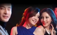 迷你裙美女警官